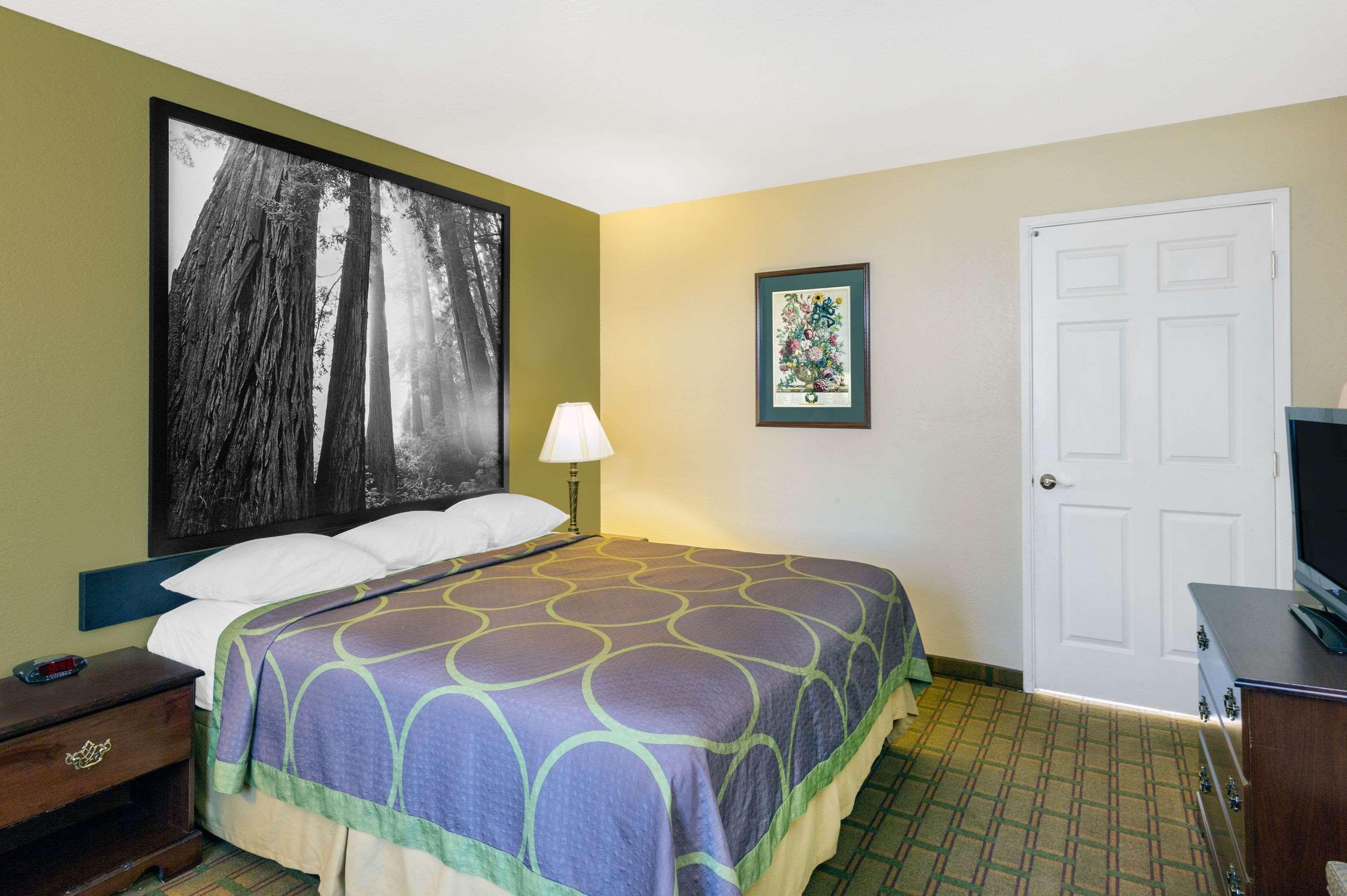 Super 8 By Wyndham Corning Motel Exterior photo
