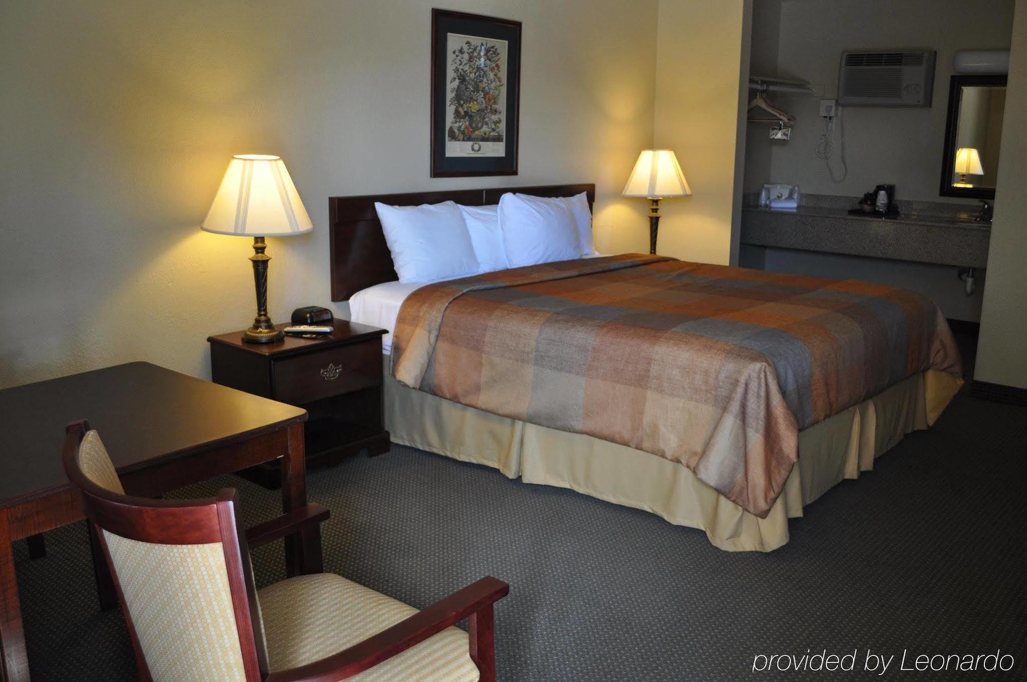 Super 8 By Wyndham Corning Motel Room photo