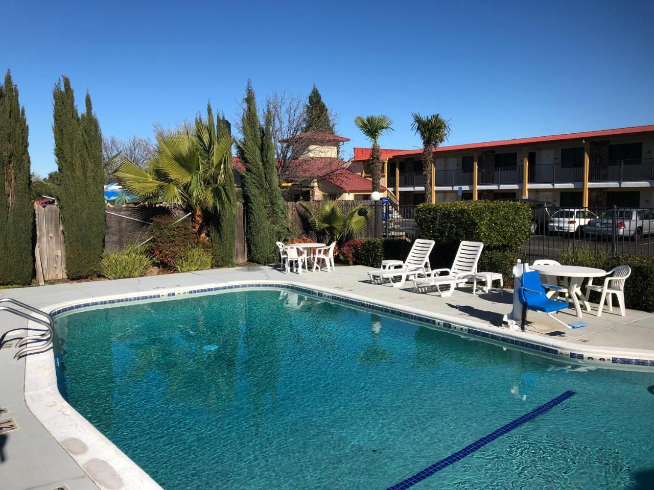 Super 8 By Wyndham Corning Motel Exterior photo